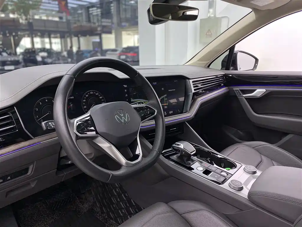 Volkswagen Volkswagen Touareg 2022 3.0TSI R-Line Black Sport Package 2022 - thumbnail 8