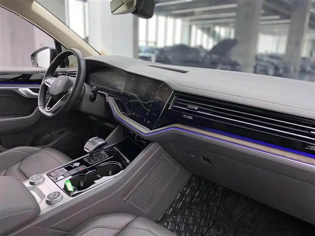 Volkswagen Volkswagen Touareg 2022 3.0TSI R-Line Black Sport Package 2022 - thumbnail 11