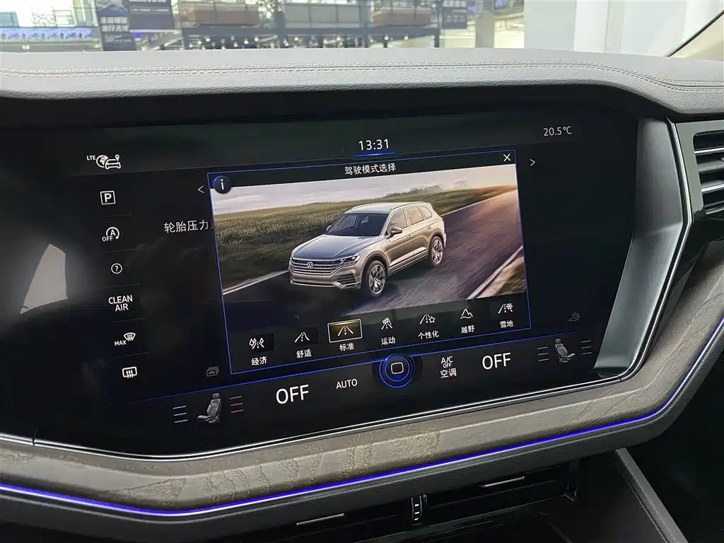 Volkswagen Volkswagen Touareg 2022 3.0TSI R-Line Black Sport Package 2022 - thumbnail 19