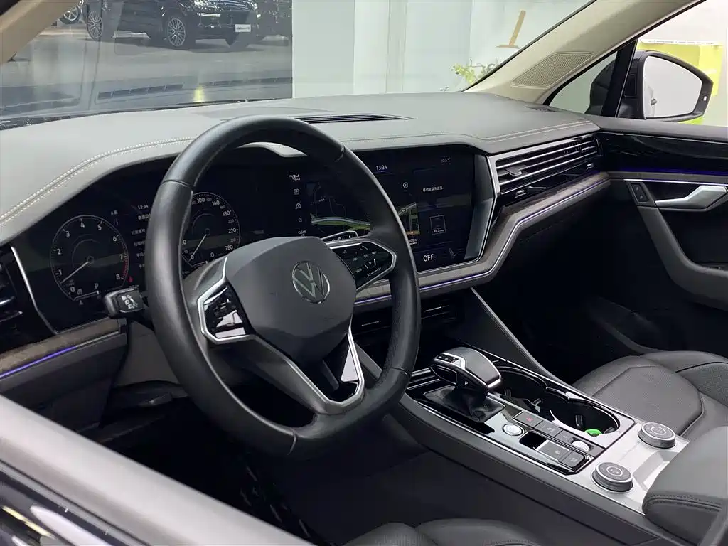 Volkswagen Volkswagen Touareg 2022 3.0TSI R-Line Black Sport Package 2022 - thumbnail 27