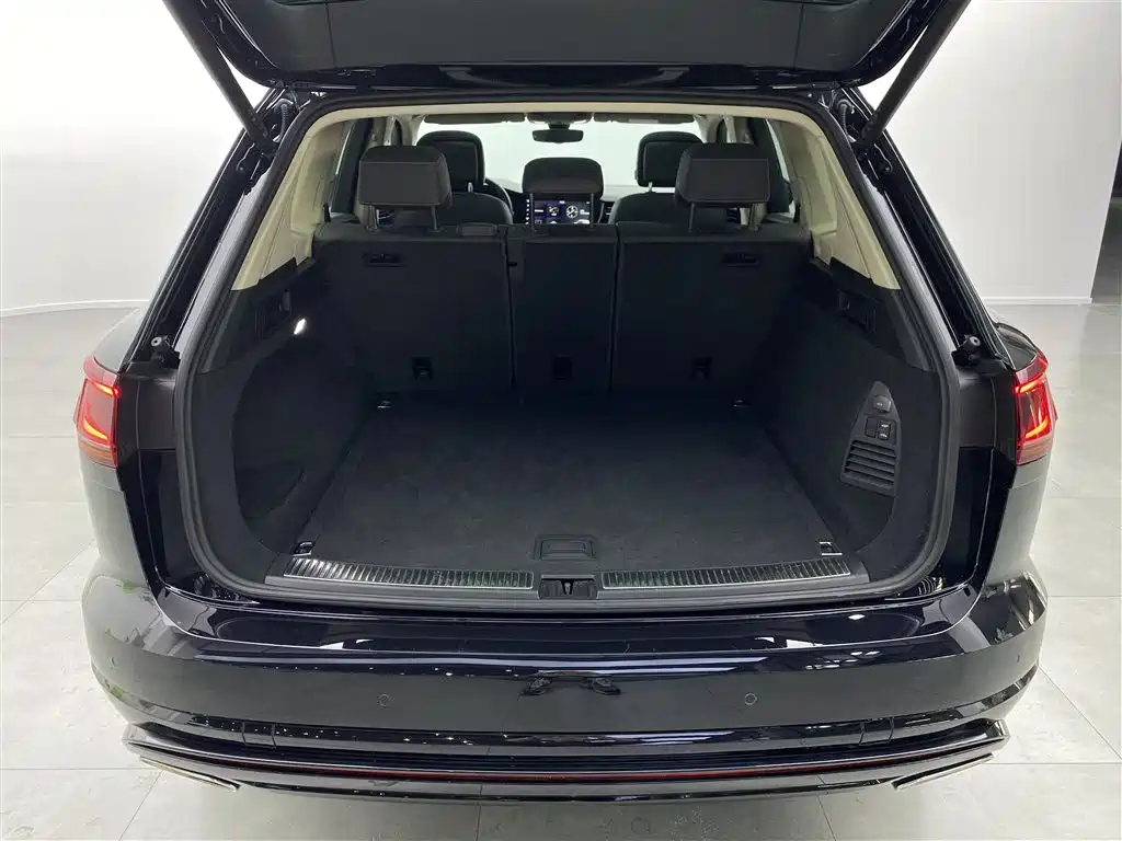 Volkswagen Volkswagen Touareg 2022 3.0TSI R-Line Black Sport Package 2022 - thumbnail 30