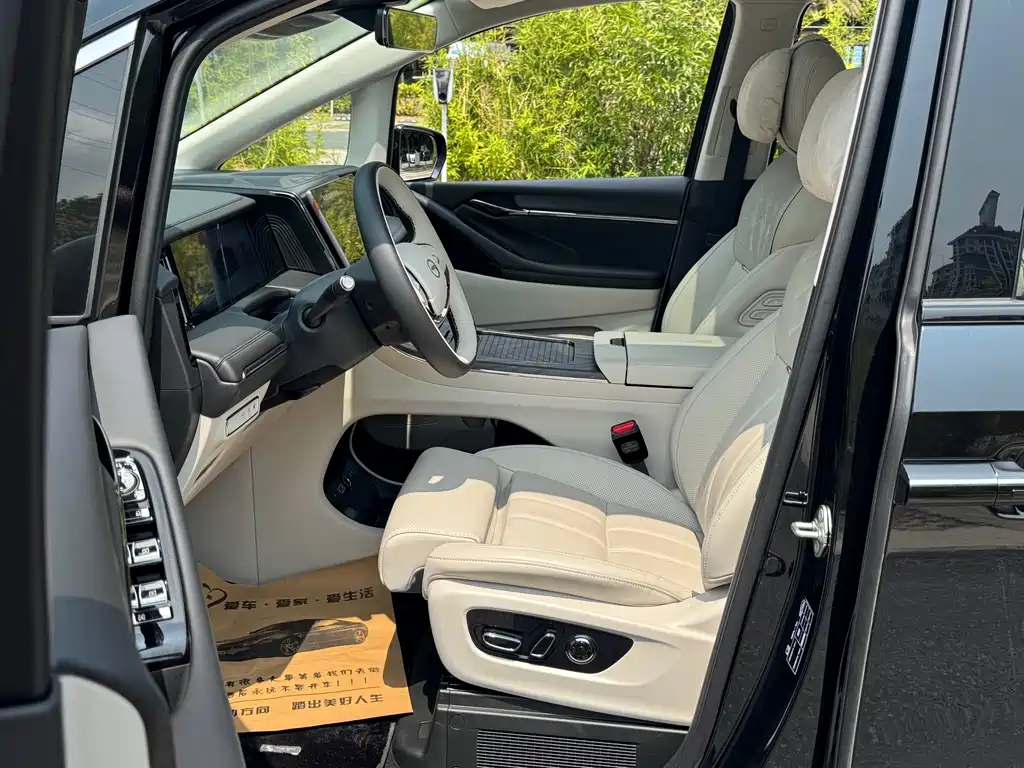 GAC Trumpchi GAC Trumpchi M8 2025 Qiankun Series Ultra First Class 2026 - thumbnail 3