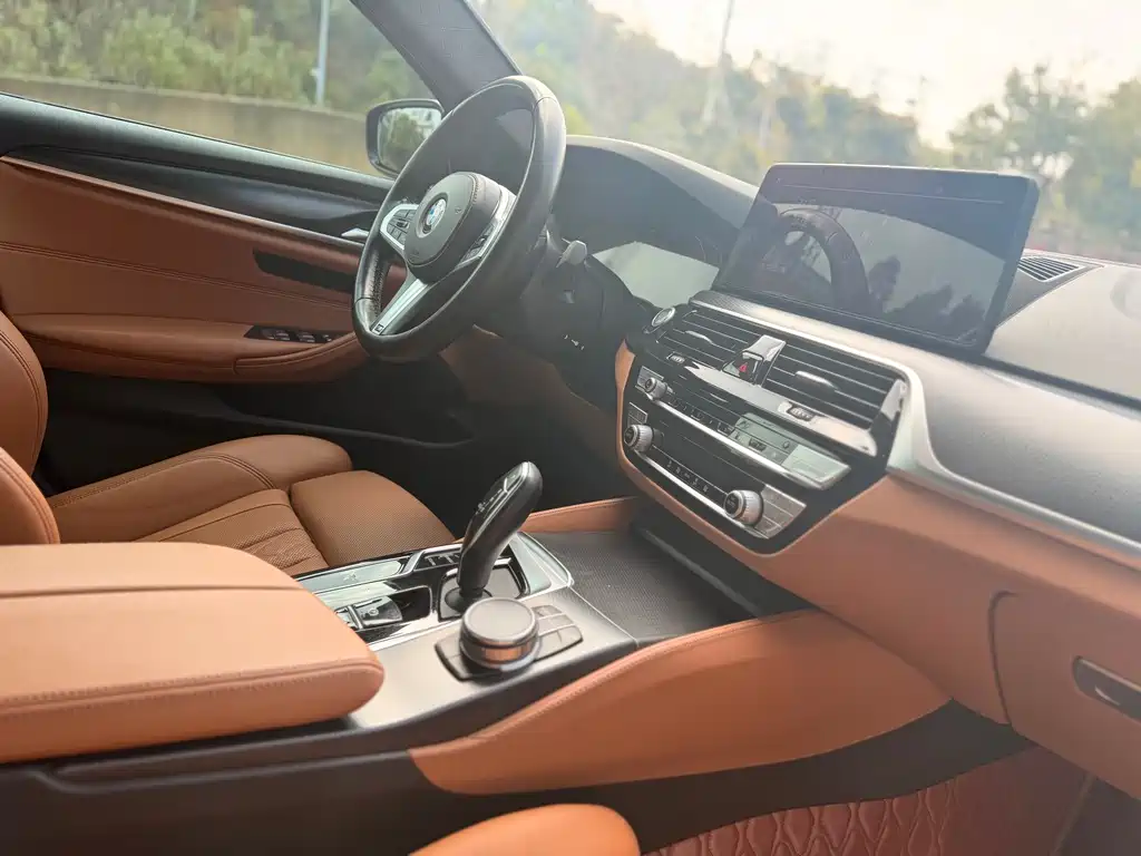 BMW BMW 5 Series (Imported) 2021 Model 525i M Sport Package 2021 - thumbnail 10