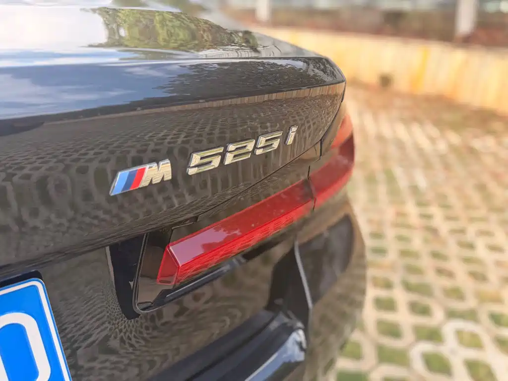 BMW BMW 5 Series (Imported) 2021 Model 525i M Sport Package 2021 - thumbnail 24