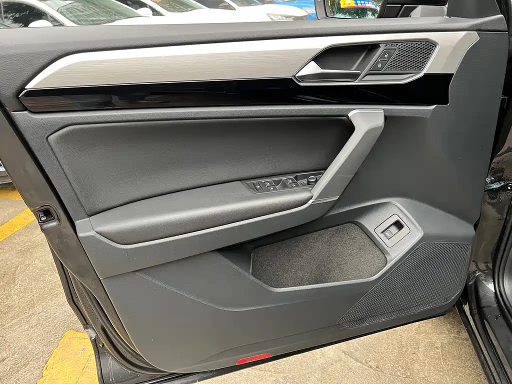Volkswagen Tayron 2021 Model 330TSI 2WD 30th Anniversary Edition 2021 - thumbnail 7