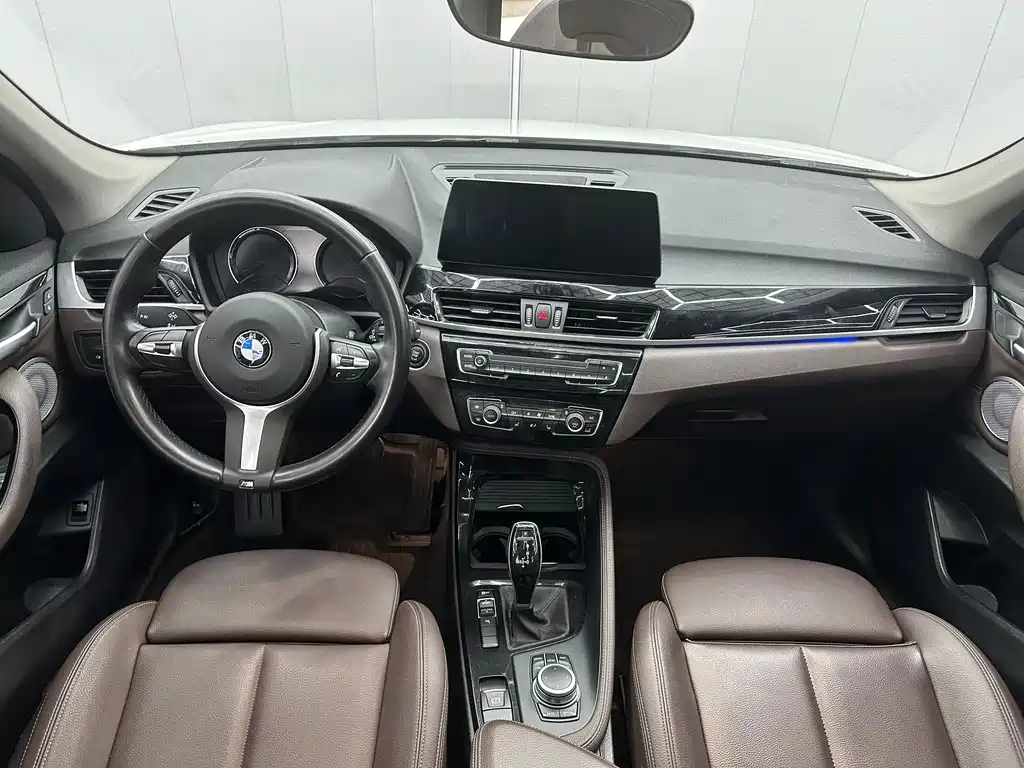 BMW BMW X1 2022 sDrive20Li Premium Model 2022 - thumbnail 6