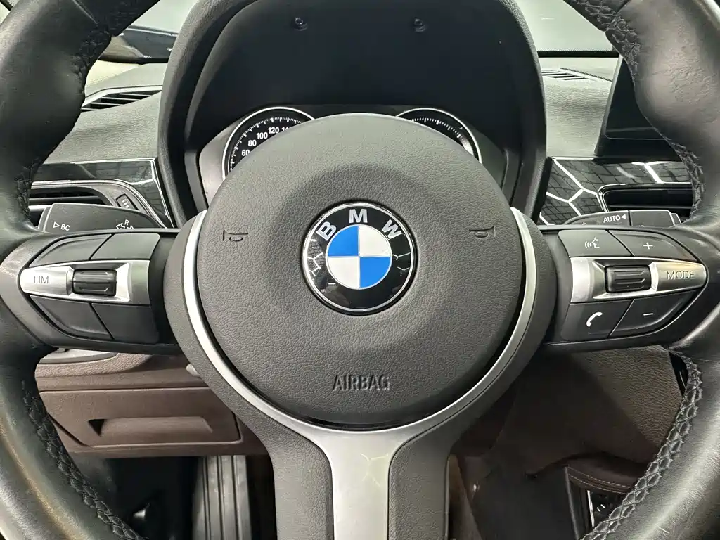 BMW BMW X1 2022 sDrive20Li Premium Model 2022 - thumbnail 12