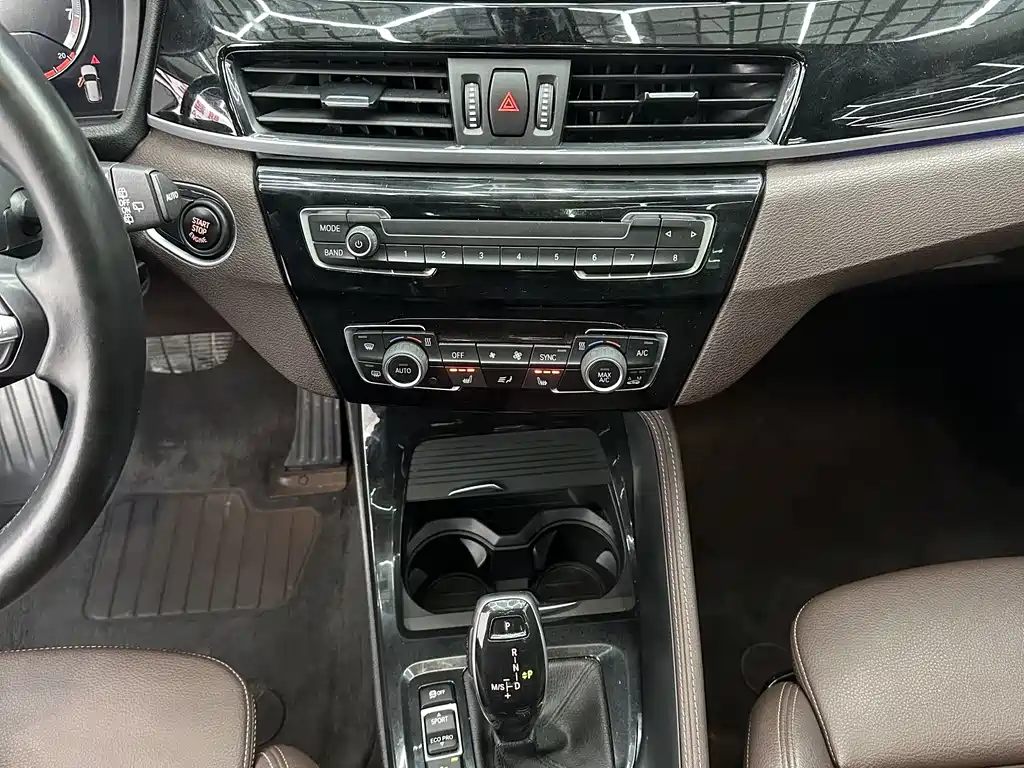 BMW BMW X1 2022 sDrive20Li Premium Model 2022 - thumbnail 13