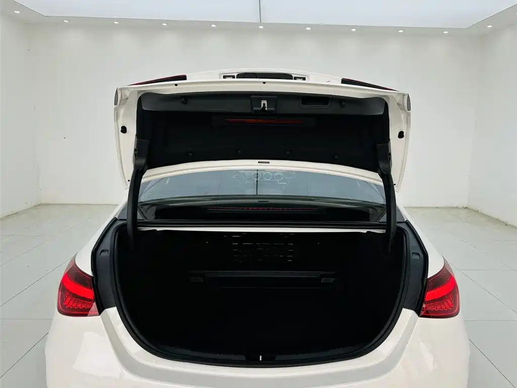 Mercedes-Benz Mercedes-Benz C-Class 2022 C 260 L Night Sport Edition 2022 - thumbnail 24
