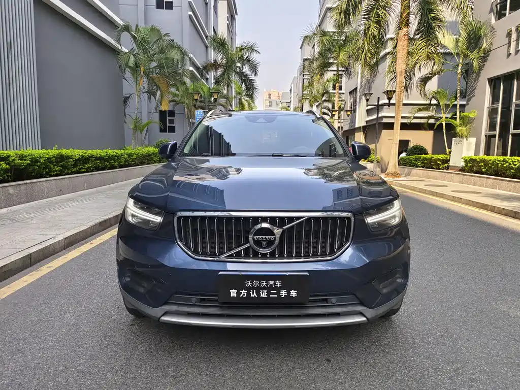 Volvo Volvo XC40 2022 T4 AWD Momentum Luxury Edition 2022 - thumbnail 2