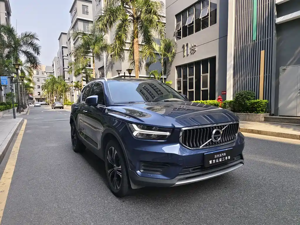 Volvo Volvo XC40 2022 T4 AWD Momentum Luxury Edition 2022 - thumbnail 3