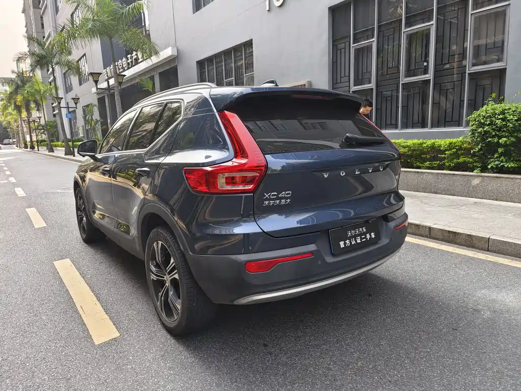Volvo Volvo XC40 2022 T4 AWD Momentum Luxury Edition 2022 - thumbnail 8