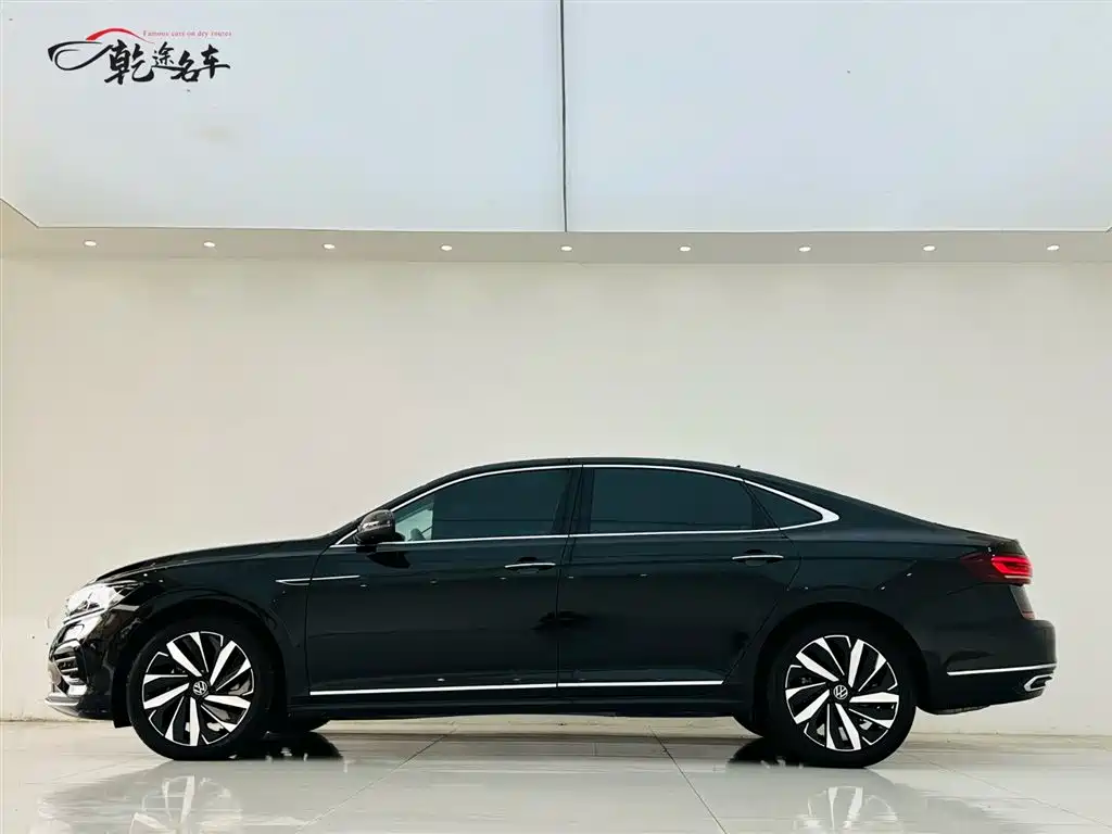 Volkswagen Volkswagen Passat 2024 380TSI Luxury Edition 2023 - thumbnail 4