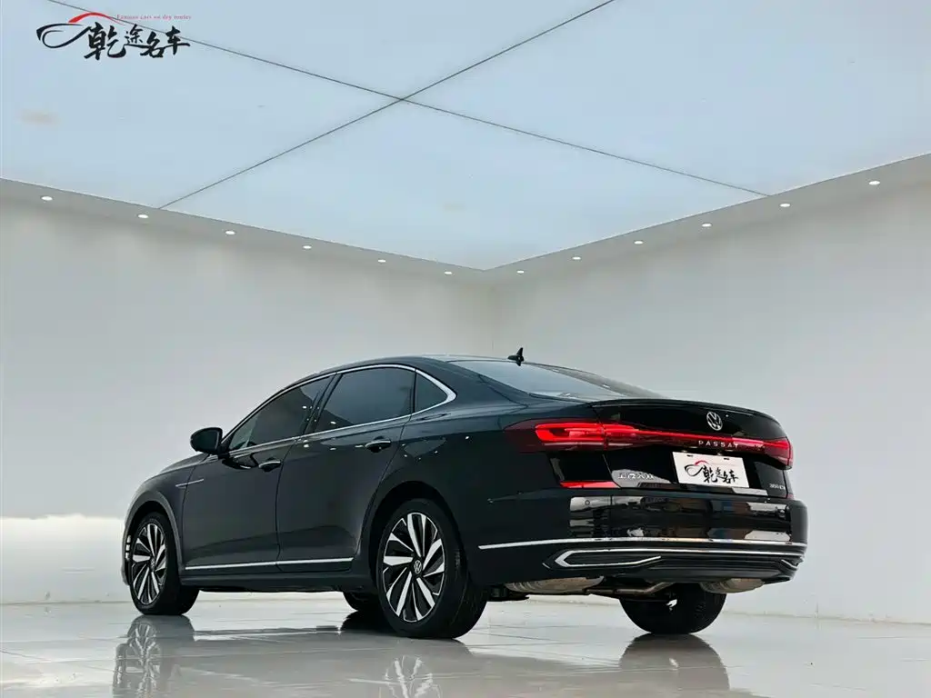 Volkswagen Volkswagen Passat 2024 380TSI Luxury Edition 2023 - thumbnail 5