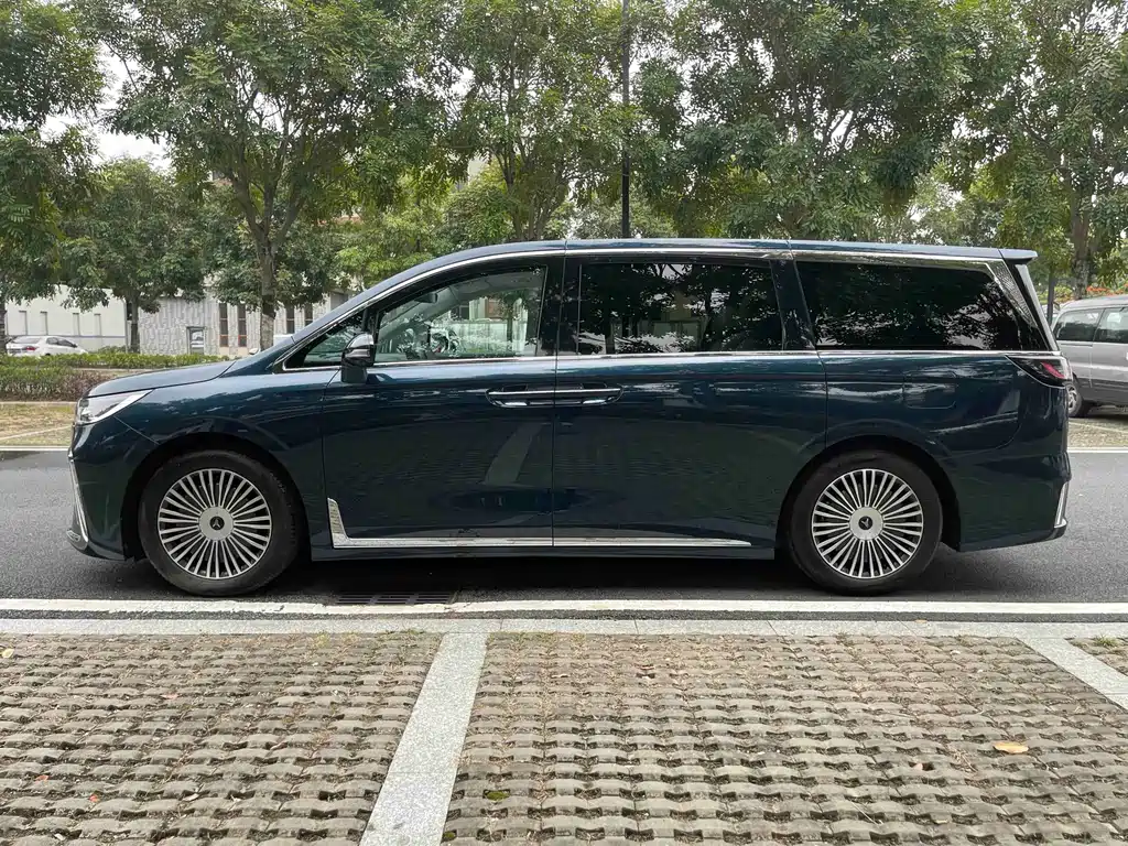 Lantu Automobile Lantu Dreamer 2025 PHEV AWD Flagship Kunpeng Edition 2024 - thumbnail 4