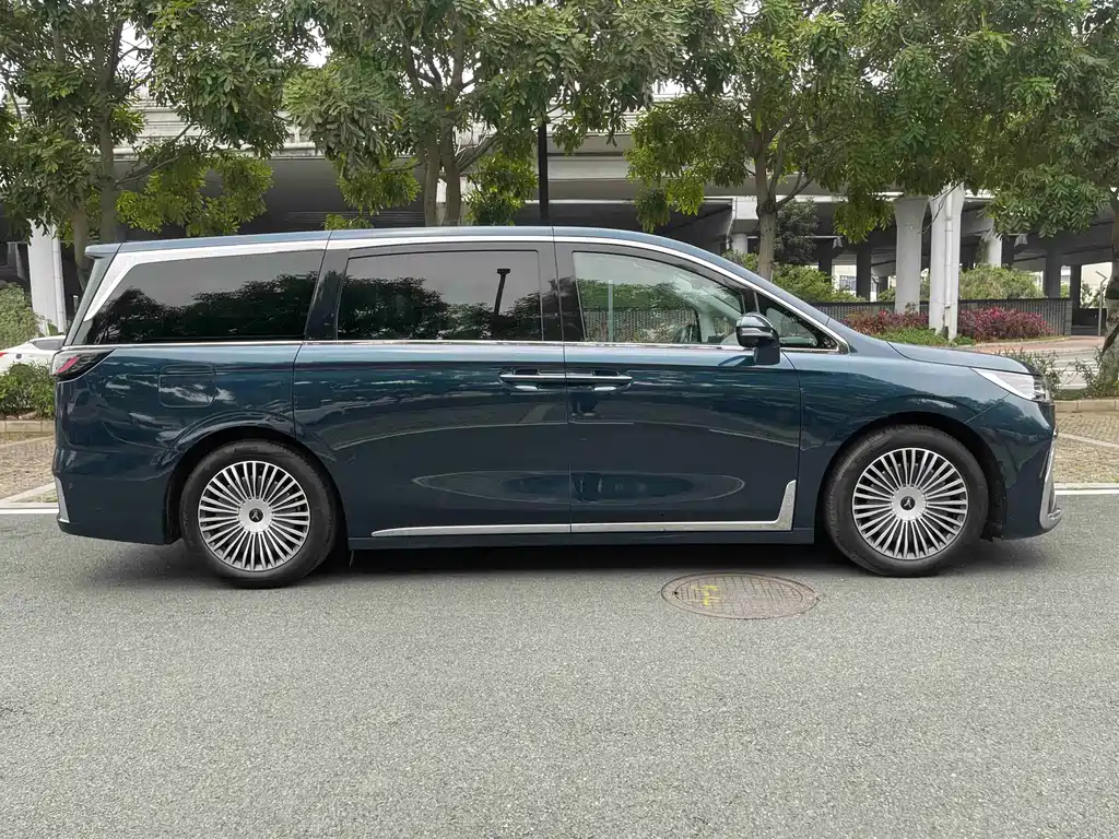 Lantu Automobile Lantu Dreamer 2025 PHEV AWD Flagship Kunpeng Edition 2024 - thumbnail 5