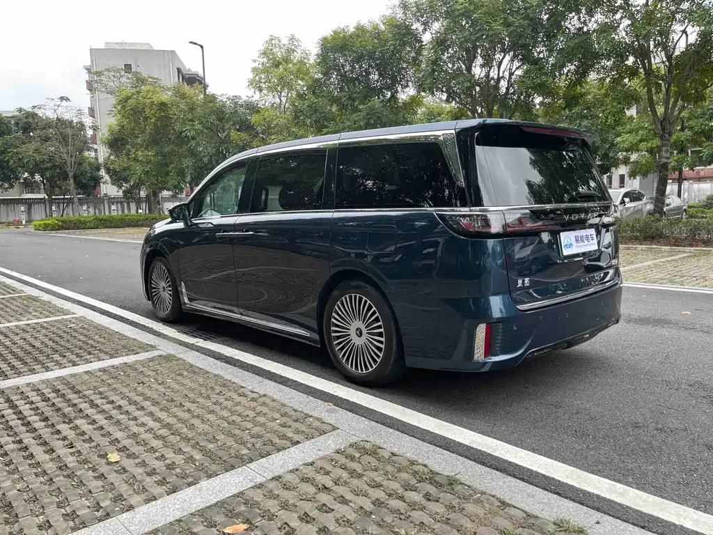 Lantu Automobile Lantu Dreamer 2025 PHEV AWD Flagship Kunpeng Edition 2024 - thumbnail 8