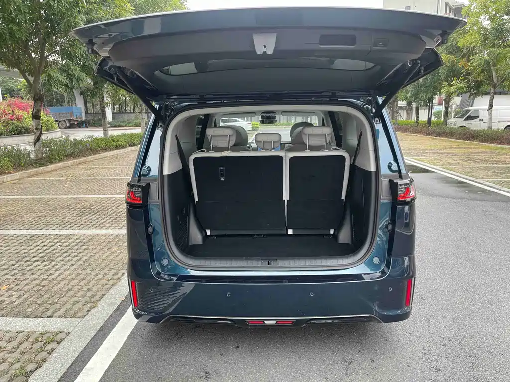 Lantu Automobile Lantu Dreamer 2025 PHEV AWD Flagship Kunpeng Edition 2024 - thumbnail 9