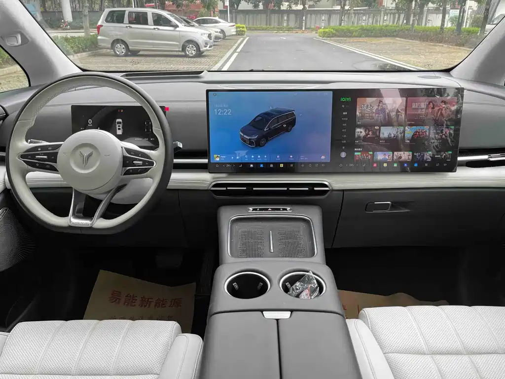 Lantu Automobile Lantu Dreamer 2025 PHEV AWD Flagship Kunpeng Edition 2024 - thumbnail 18