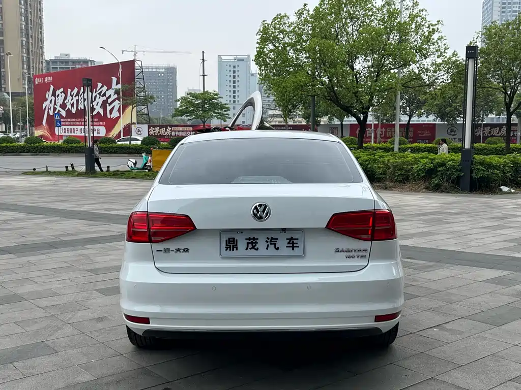 Volkswagen Volkswagen Sagitar 2018 180TSI DSG Premium Edition 2018 - thumbnail 5