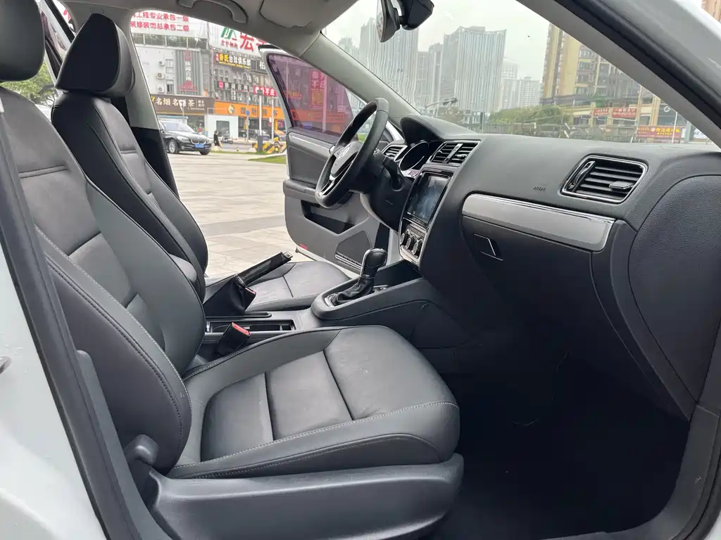 Volkswagen Volkswagen Sagitar 2018 180TSI DSG Premium Edition 2018 - thumbnail 15