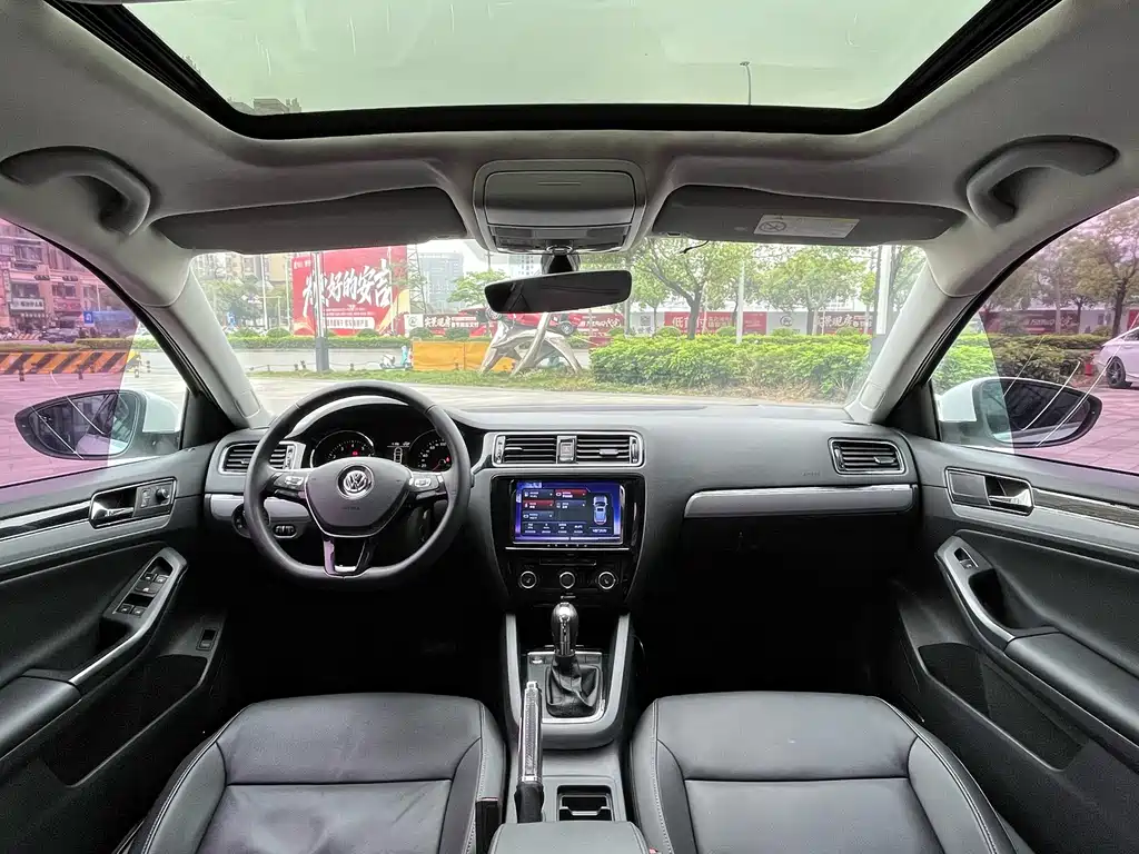 Volkswagen Volkswagen Sagitar 2018 180TSI DSG Premium Edition 2018 - thumbnail 17