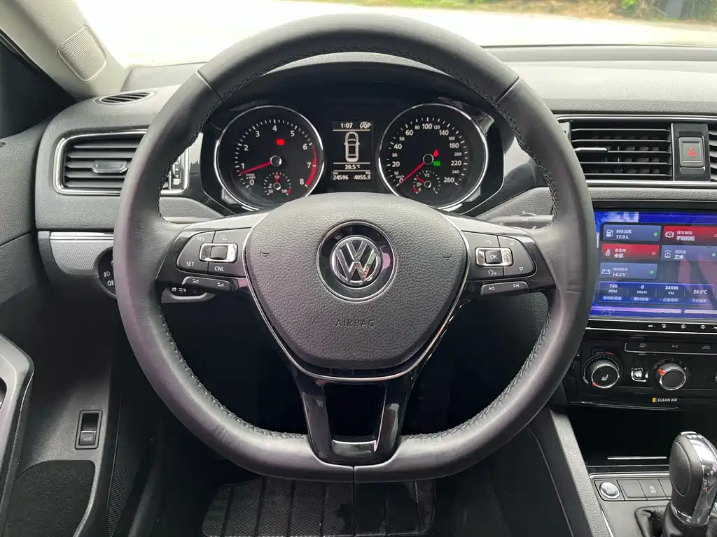Volkswagen Volkswagen Sagitar 2018 180TSI DSG Premium Edition 2018 - thumbnail 20