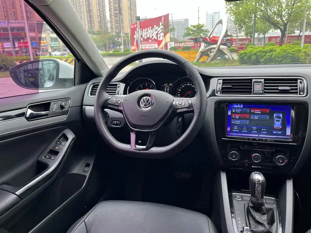 Volkswagen Volkswagen Sagitar 2018 180TSI DSG Premium Edition 2018 - thumbnail 21