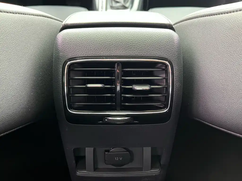 Volkswagen Volkswagen Sagitar 2018 180TSI DSG Premium Edition 2018 - thumbnail 23