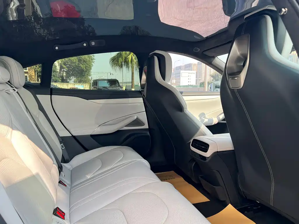 Xiaomi Auto Xiaomi SU7 2024 AWD Ultra-Long Range High-End Intelligent Driving Max Edition 2024 - thumbnail 7