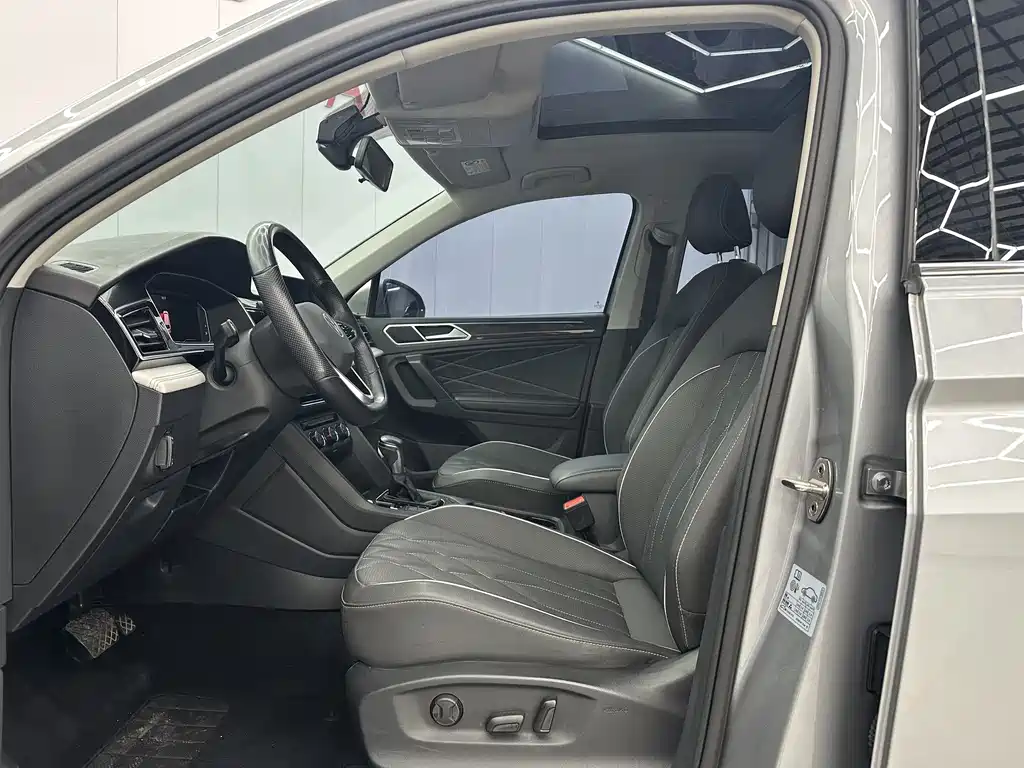 Volkswagen Tiguan L 2023 280TSI Automatic 2WD潮创Limited Edition 2022 - thumbnail 4