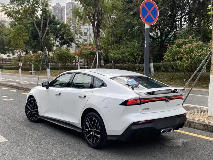 Changan Changan UNI-V iDD 2024 Blue Whale iDD 136km Intelligent Cool Edition 2026 - thumbnail 4