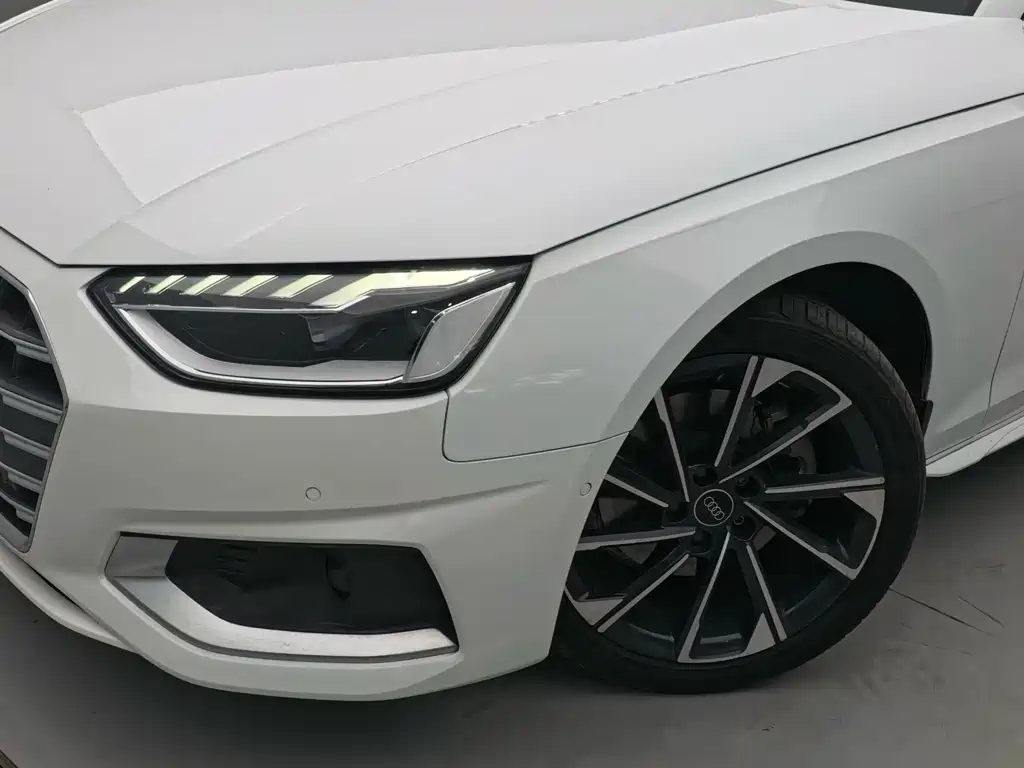 Audi Audi A4L 2022 40 TFSI Luxury Elegant Model 2022 - thumbnail 2