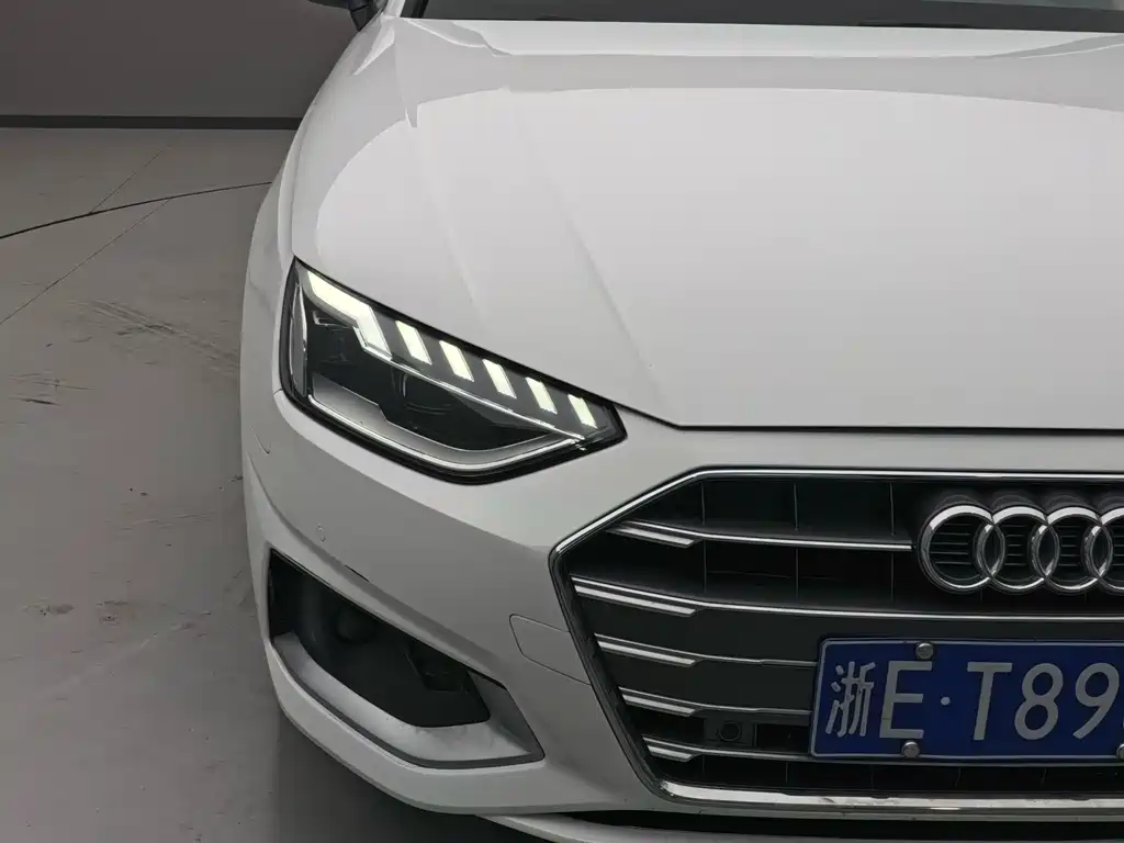 Audi Audi A4L 2022 40 TFSI Luxury Elegant Model 2022 - thumbnail 4