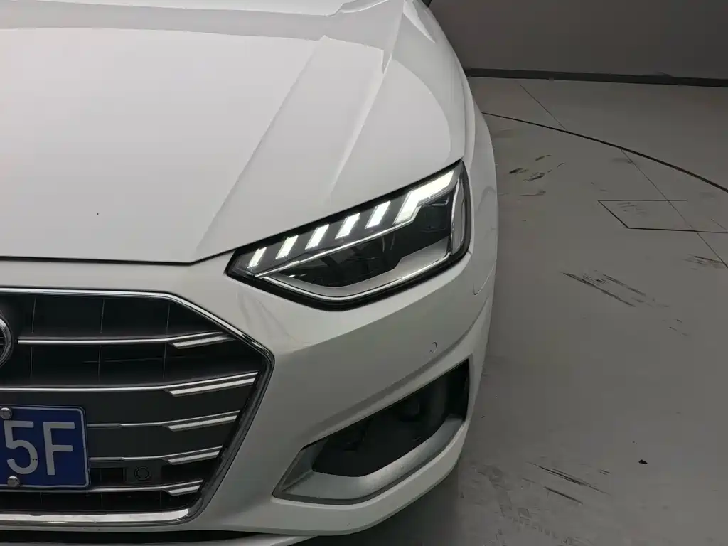 Audi Audi A4L 2022 40 TFSI Luxury Elegant Model 2022 - thumbnail 5