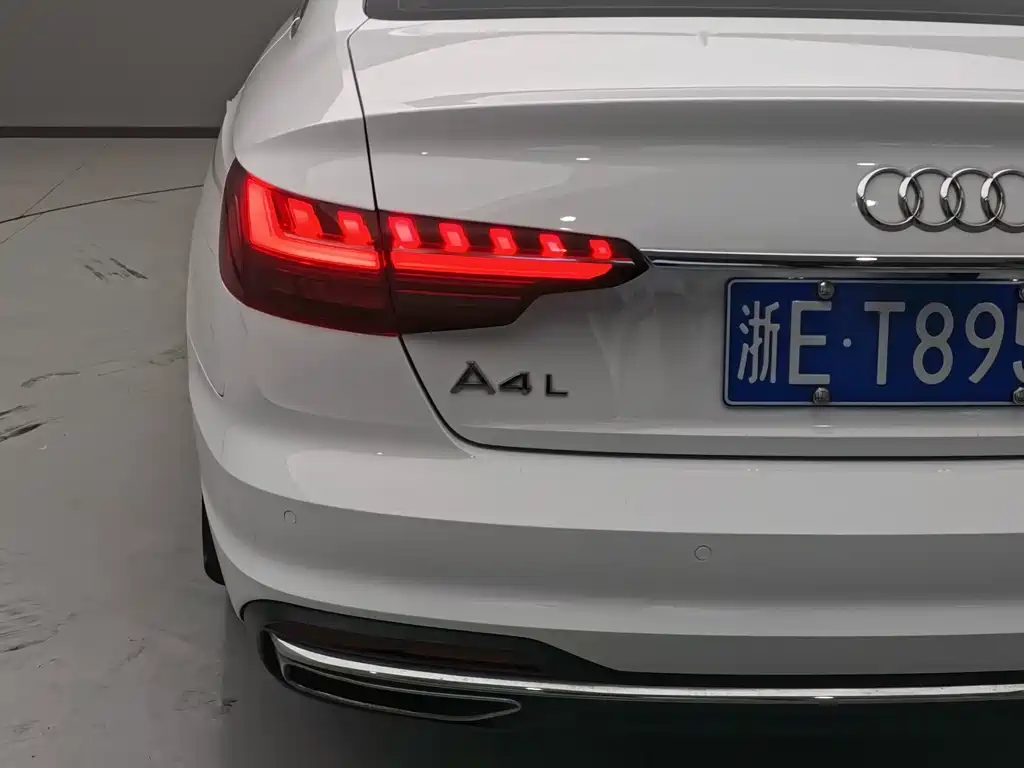 Audi Audi A4L 2022 40 TFSI Luxury Elegant Model 2022 - thumbnail 11