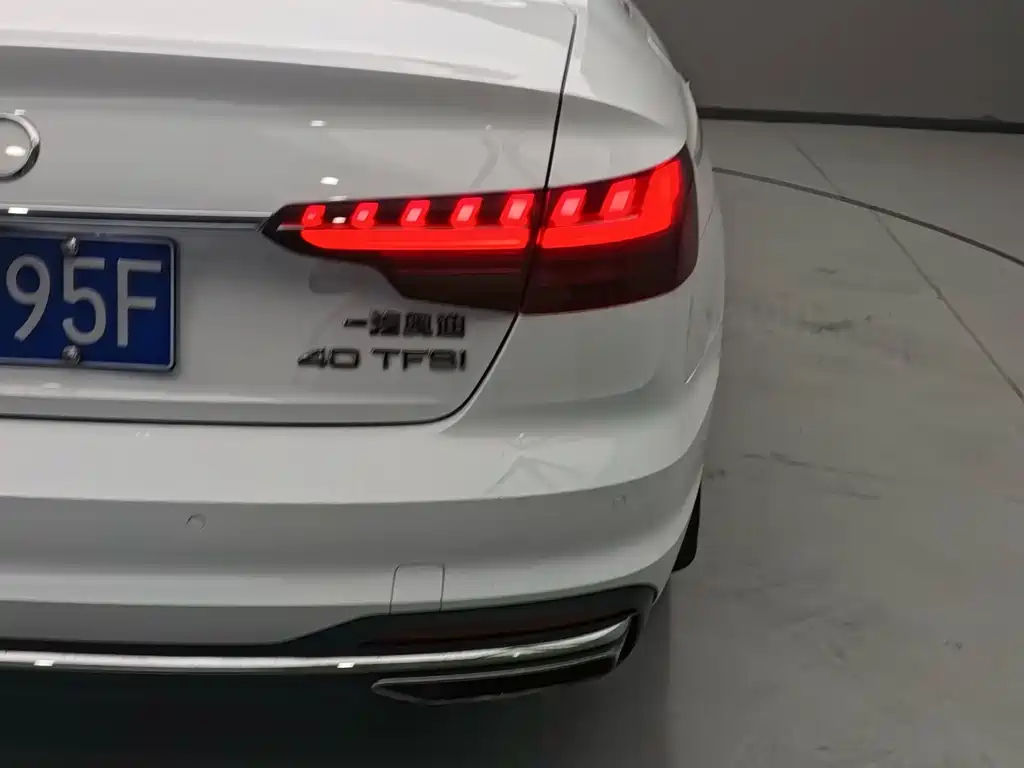 Audi Audi A4L 2022 40 TFSI Luxury Elegant Model 2022 - thumbnail 12
