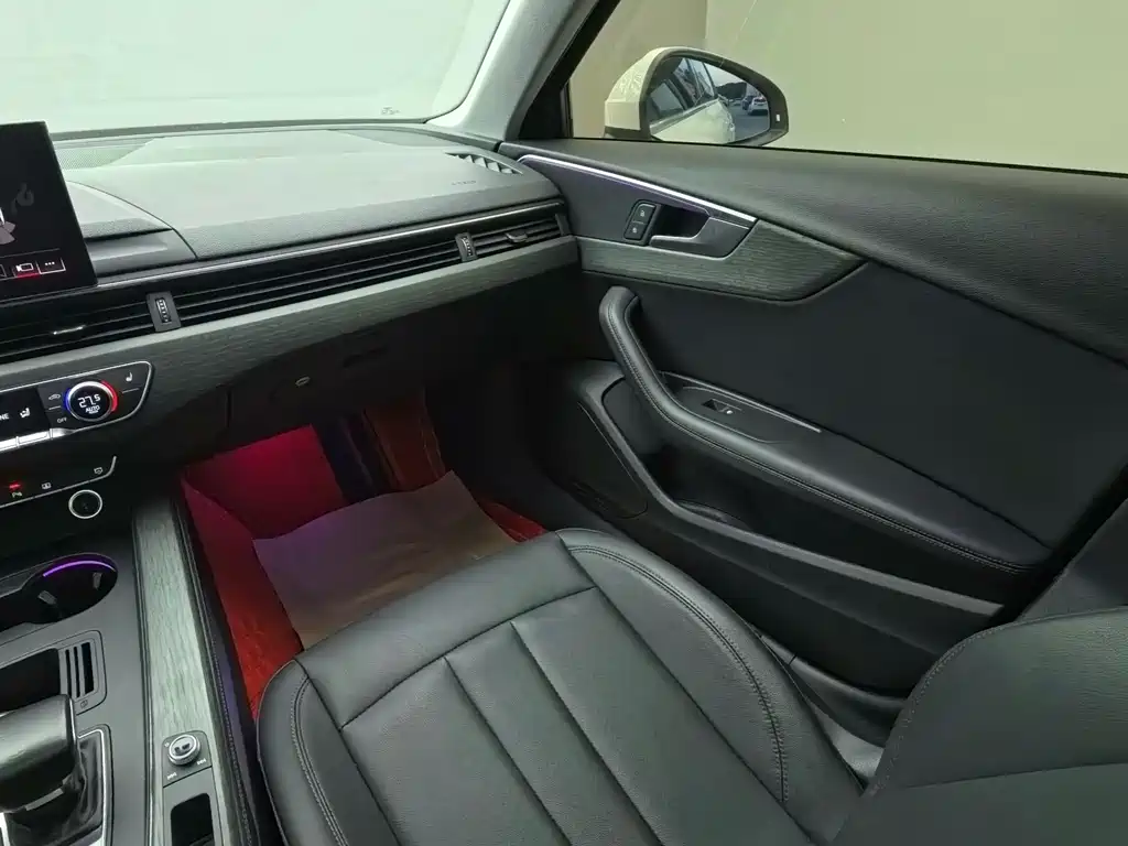 Audi Audi A4L 2022 40 TFSI Luxury Elegant Model 2022 - thumbnail 18