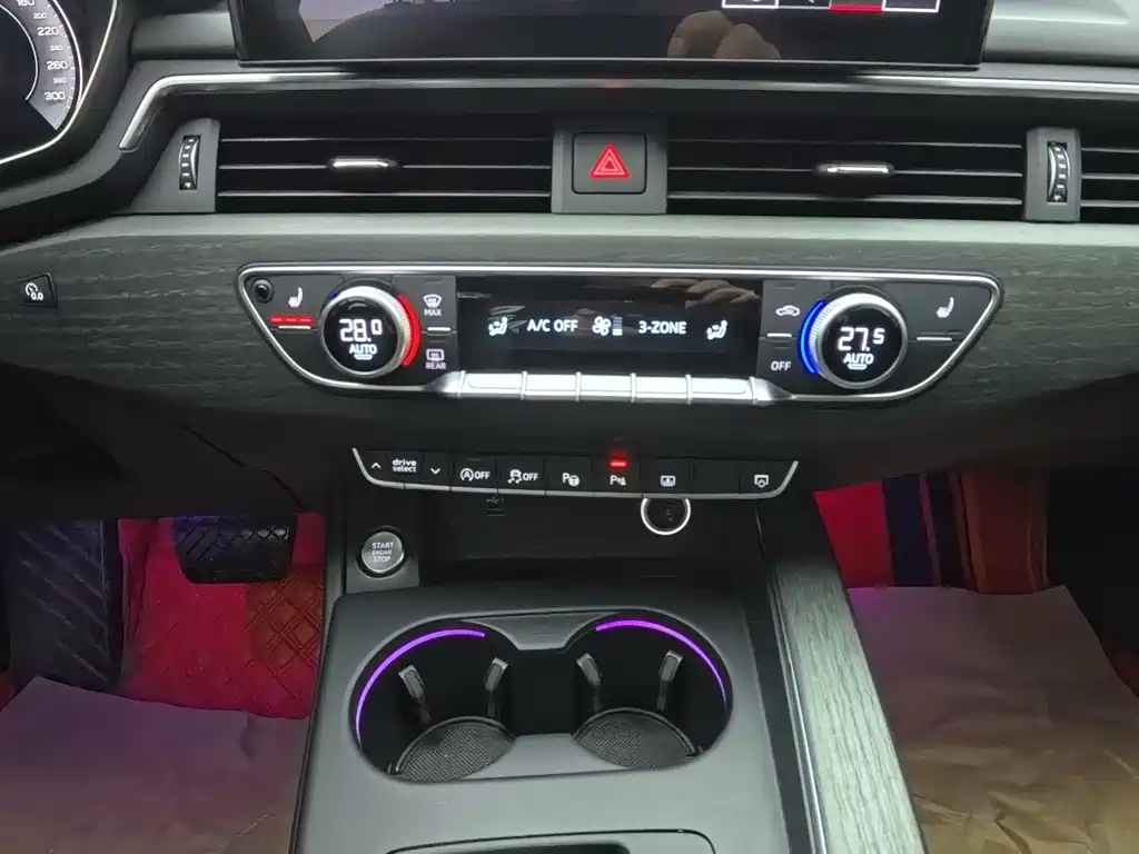 Audi Audi A4L 2022 40 TFSI Luxury Elegant Model 2022 - thumbnail 21