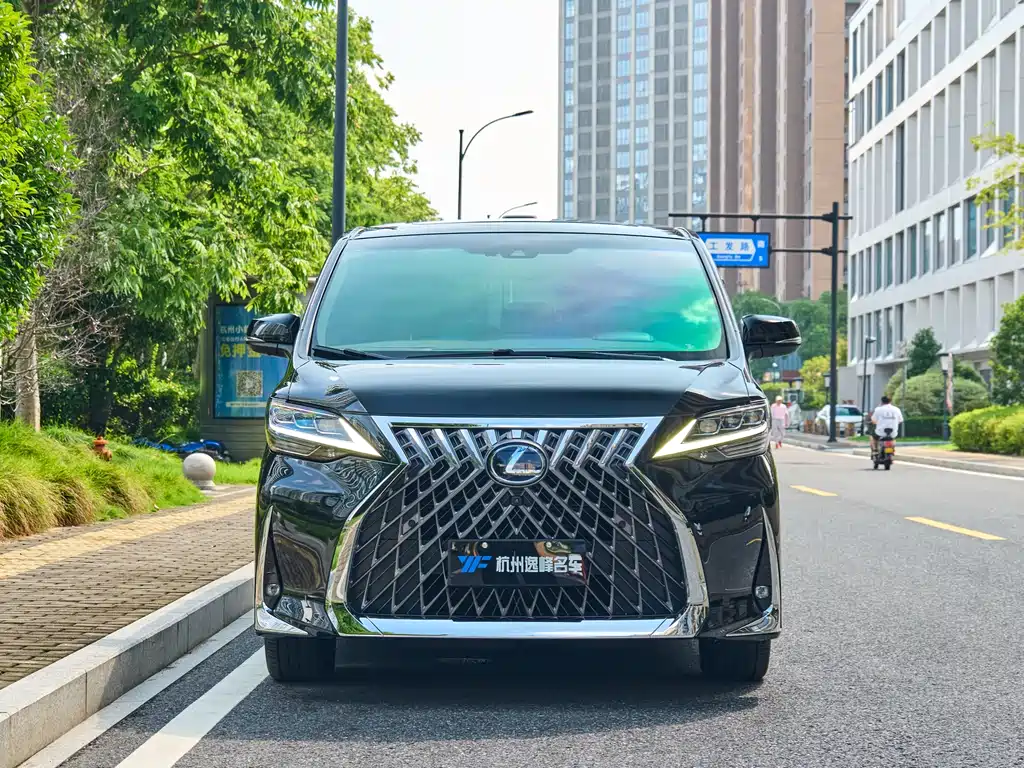 Toyota Alphard 2021 Crown Hybrid 2.5L HV Luxury Version 2021 - thumbnail 2