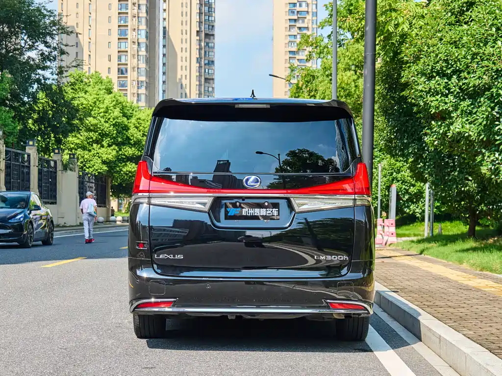 Toyota Alphard 2021 Crown Hybrid 2.5L HV Luxury Version 2021 - thumbnail 8