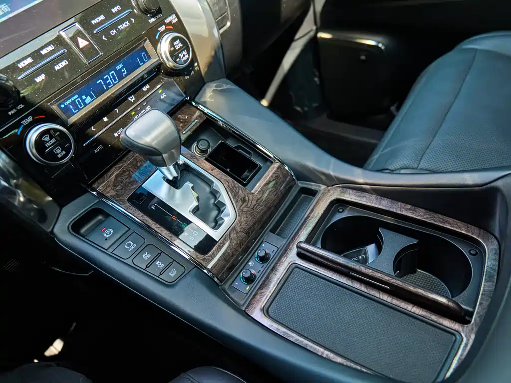 Toyota Alphard 2021 Crown Hybrid 2.5L HV Luxury Version 2021 - thumbnail 16