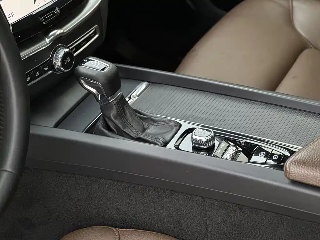 Volvo Volvo XC60 2021 T5 AWD Inscription Luxury 2021 - thumbnail 8