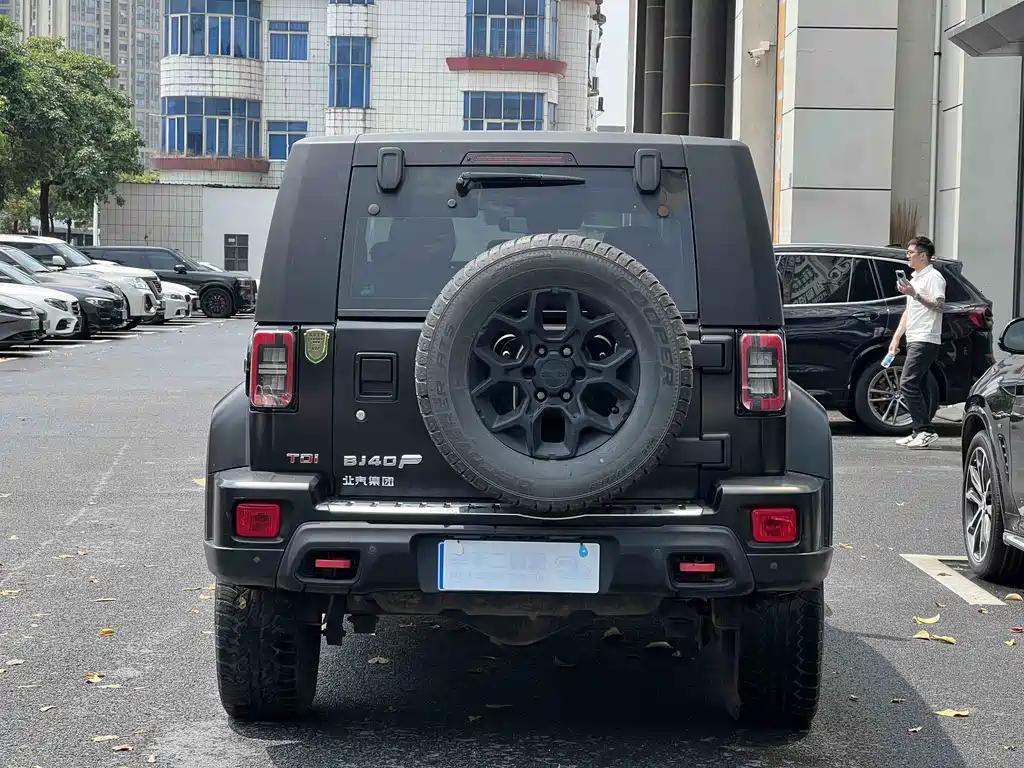 Beijing Off-Road BAW BJ40 2021 2.0D Automatic 4WD Hero Edition Warrior Model 2022 - thumbnail 2
