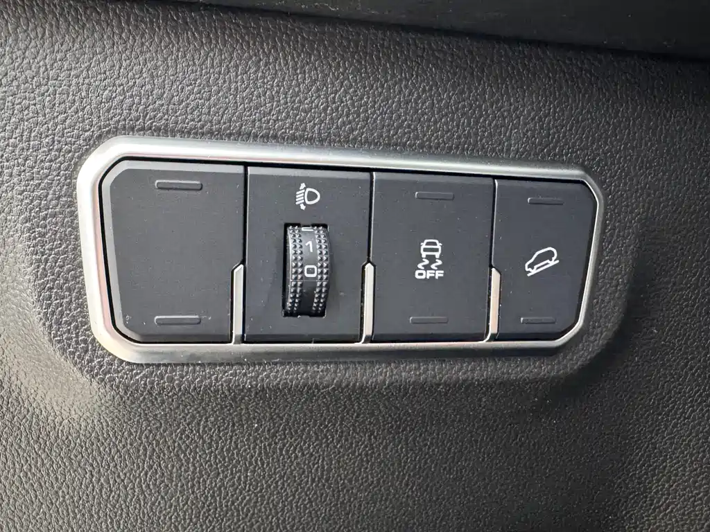 Haval Haval M6 2021 PLUS 1.5T DCT Luxury Intelligent Connectivity Model 2021 - thumbnail 15