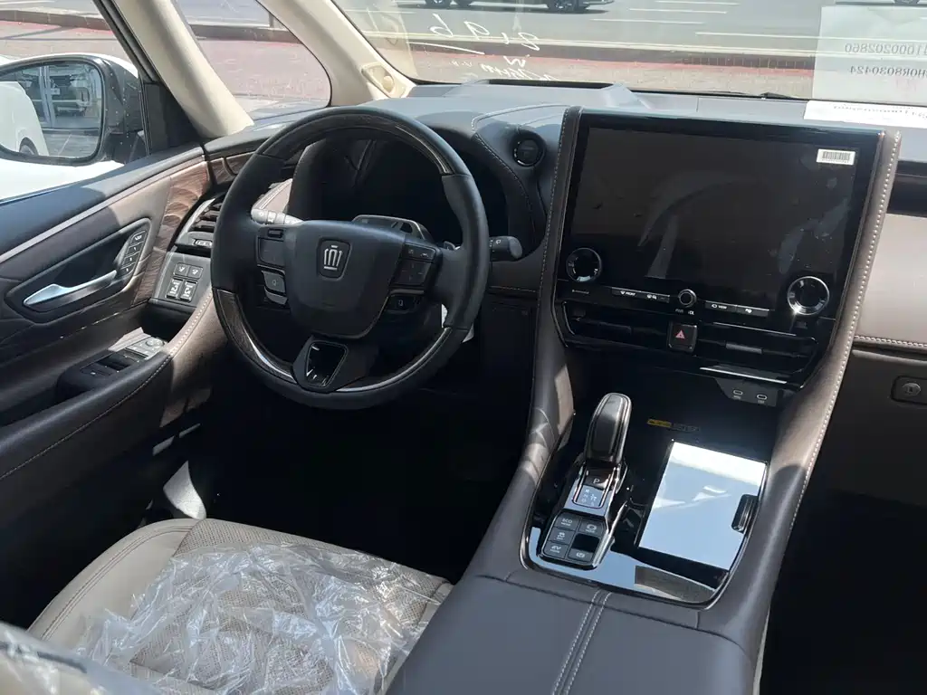 Toyota Alphard 2024 Crown Hybrid 2.5L Executive Premium Version 2026 - thumbnail 4
