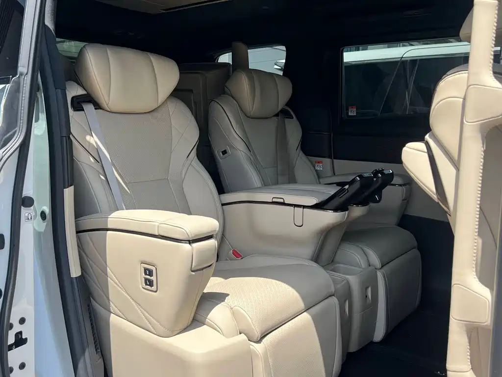 Toyota Alphard 2024 Crown Hybrid 2.5L Executive Premium Version 2026 - thumbnail 10
