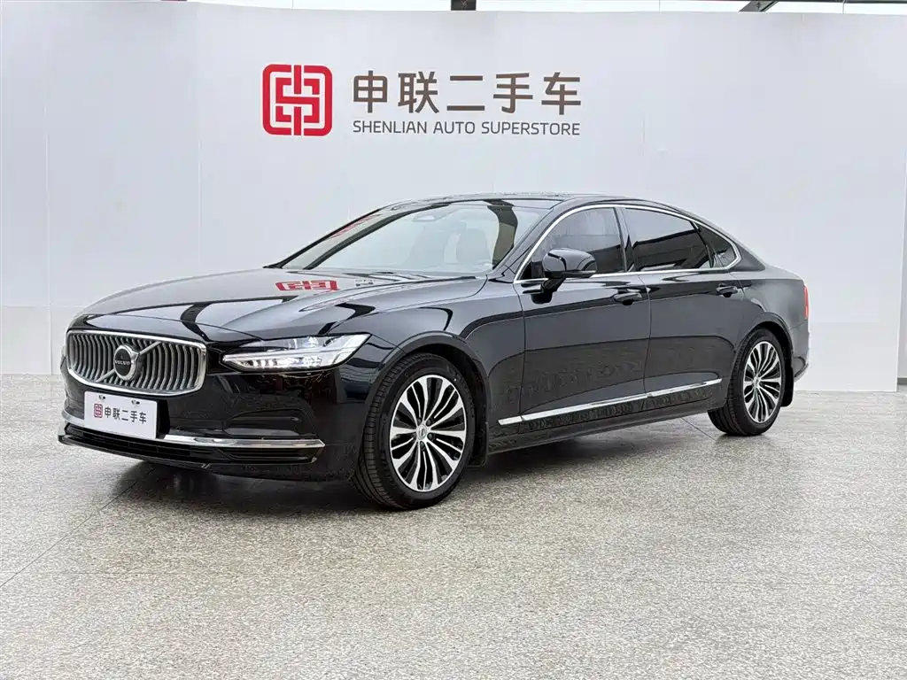 Volvo Volvo S90 2024 B5 Momentum Luxury Edition 2023