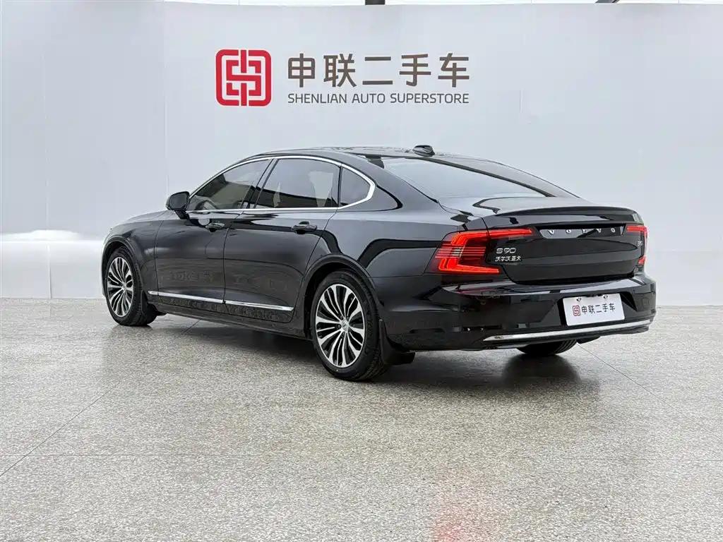 Volvo Volvo S90 2024 B5 Momentum Luxury Edition 2023 - thumbnail 4