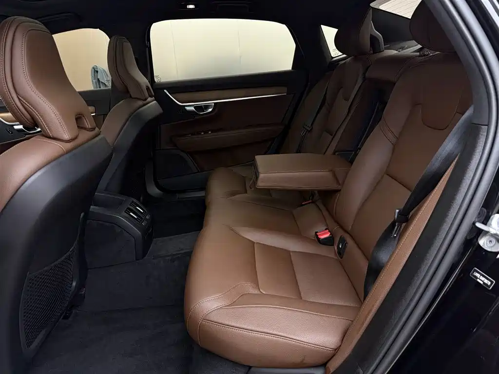 Volvo Volvo S90 2024 B5 Momentum Luxury Edition 2023 - thumbnail 10